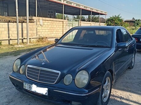 Mercedes E 240