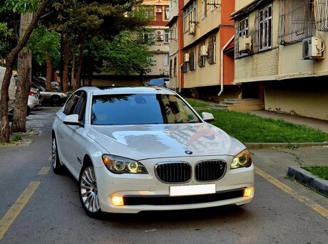 BMW 750