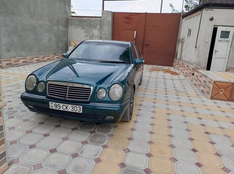 Mercedes E 240