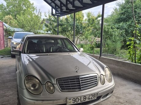 Mercedes E 240