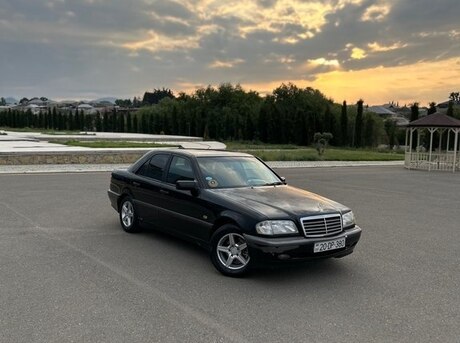 Mercedes C 180