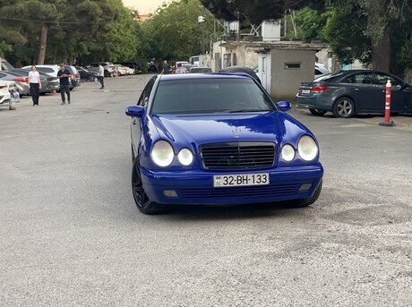 Mercedes E 240