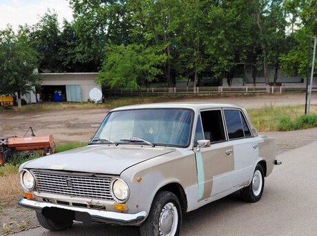 LADA (VAZ) 21011