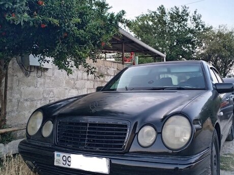 Mercedes E 200