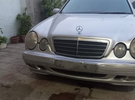 Mercedes E 200