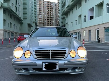 Mercedes E 240