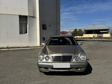 Mercedes E 220