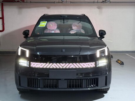 Lynk & Co 900