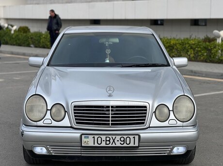 Mercedes E 200