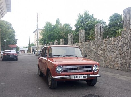 LADA (VAZ) 21011