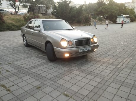 Mercedes E 230