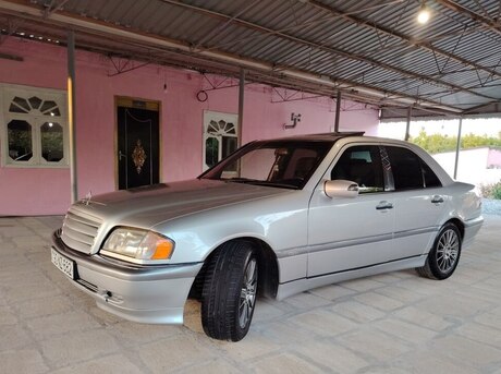 Mercedes C 230