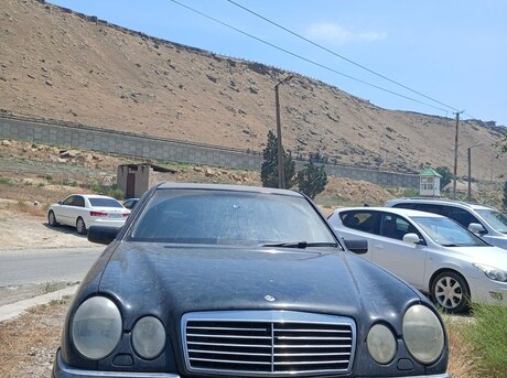 Mercedes E 200