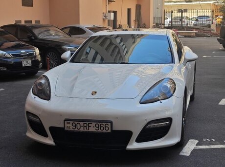 Porsche Panamera 4
