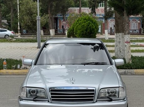 Mercedes C 200