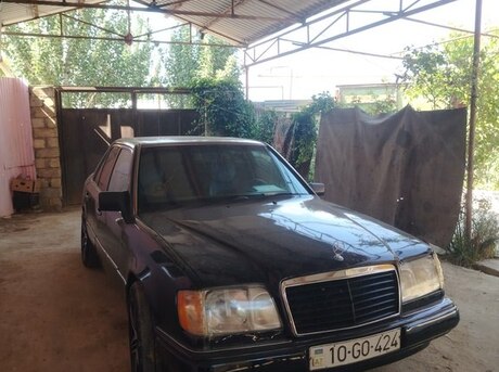 Mercedes 220 E