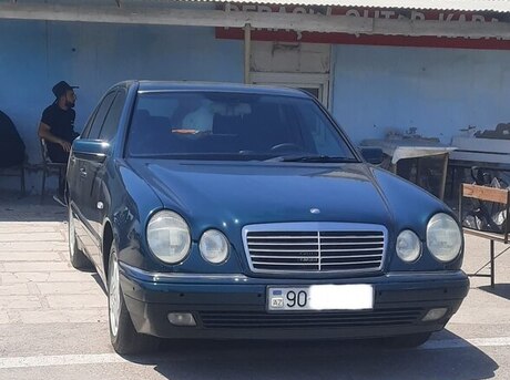 Mercedes E 200