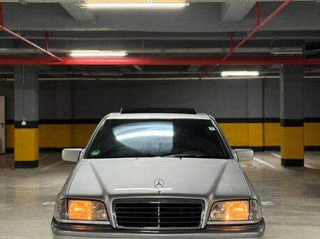 Mercedes C 200