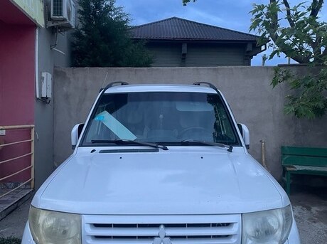 Mitsubishi Pajero io