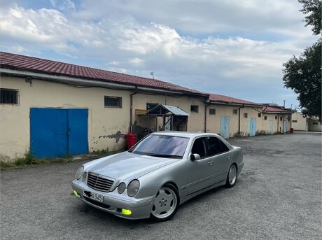 Mercedes E 240