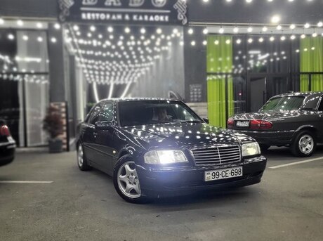 Mercedes C 200