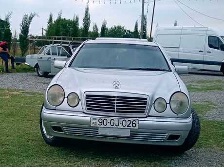 Mercedes E 230