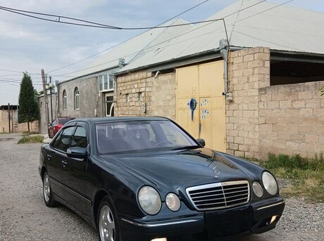 Mercedes E 200