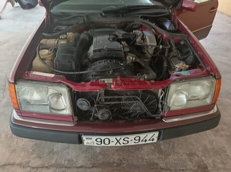 Mercedes 200 E