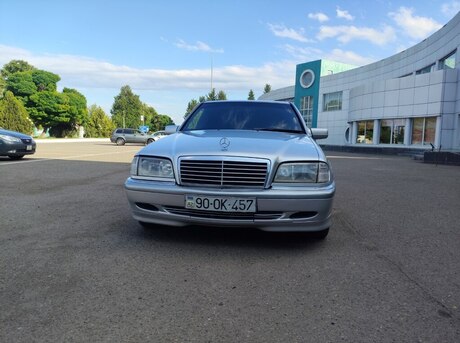Mercedes C 180