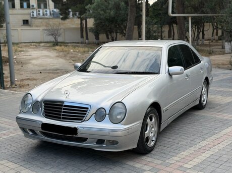 Mercedes E 220