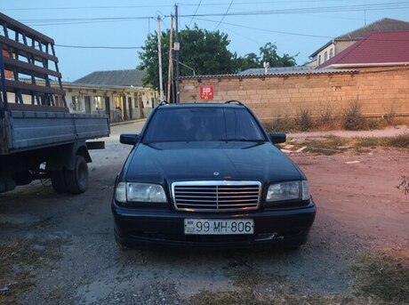 Mercedes C 200