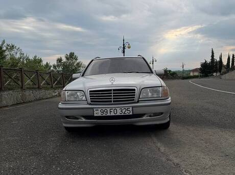 Mercedes C 180