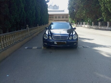 Mercedes E 240