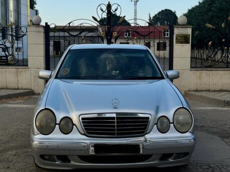 Mercedes E 220