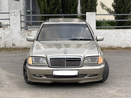 Mercedes C 200
