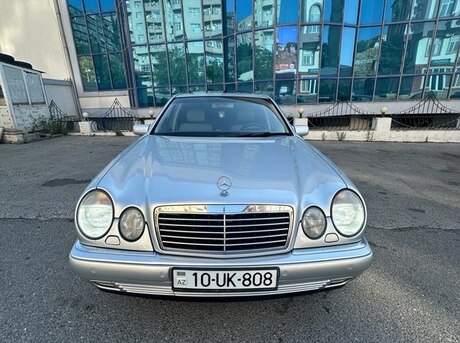 Mercedes E 240