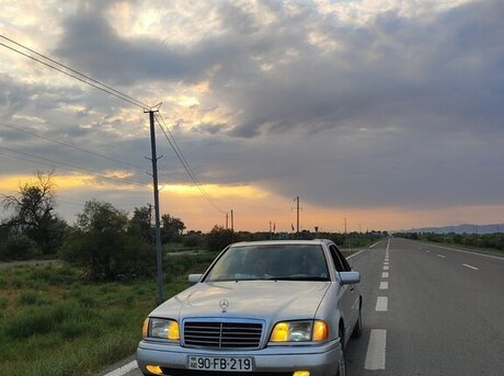 Mercedes C 200