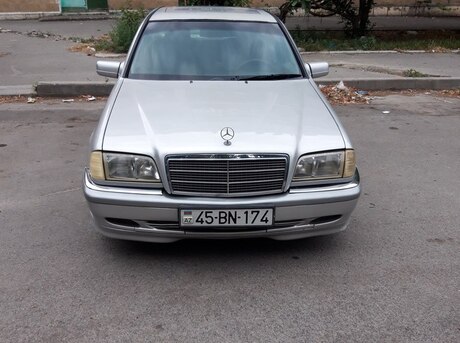 Mercedes C 200