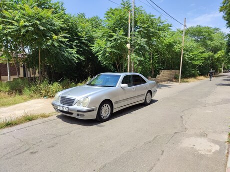 Mercedes E 240