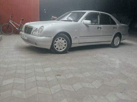 Mercedes E 200