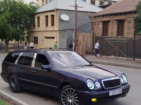 Mercedes E 200