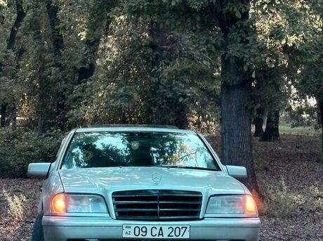 Mercedes C 200