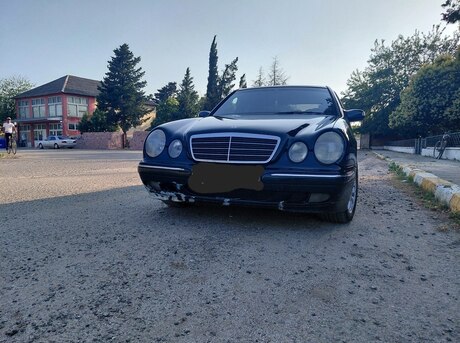 Mercedes E 220