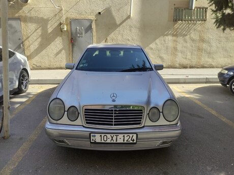 Mercedes E 240