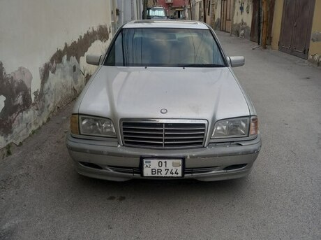 Mercedes C 200