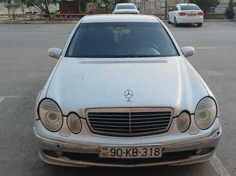 Mercedes E 200