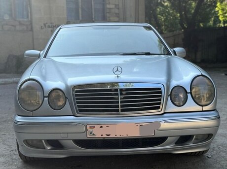 Mercedes E 230