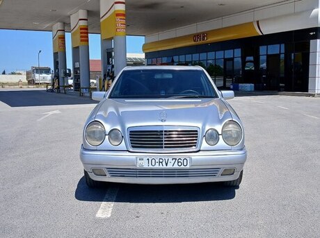Mercedes E 240