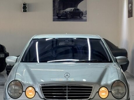 Mercedes E 240