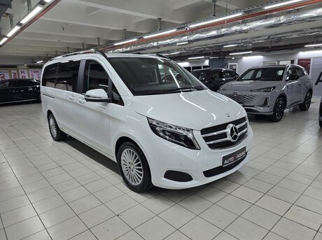 Mercedes V 220